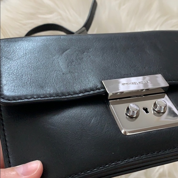 MICHAEL KORS Black & Silver Envelope Clutch - Picture 7 of 7